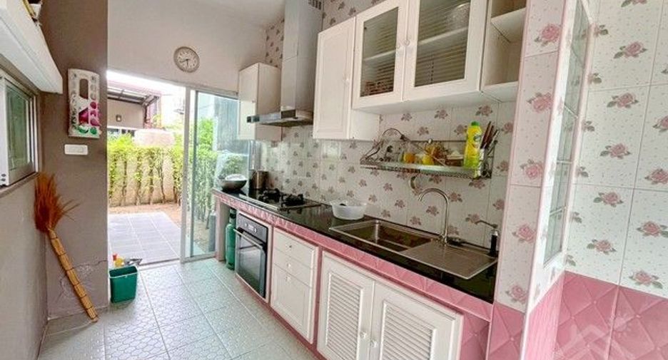 For sale 4 bedrooms house in Mueang Chon Buri, Chonburi