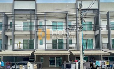 À vendre 3 chambres maison de ville à Prawet, Bangkok