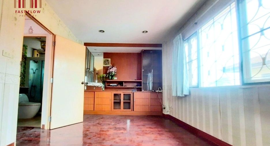 Casa en venta de 3 habitaciones en Phutthamonthon, Nakhon Pathom