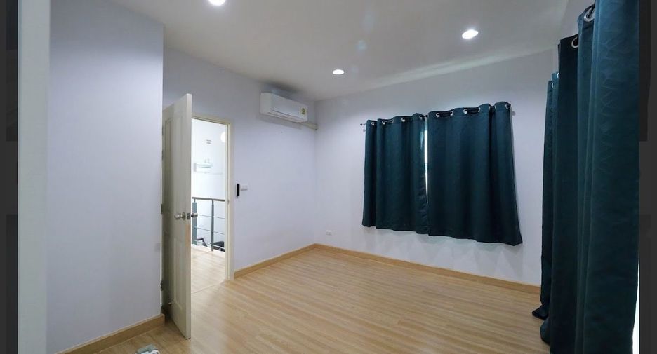 Casa en venta de 3 habitaciones en Sam Phran, Nakhon Pathom