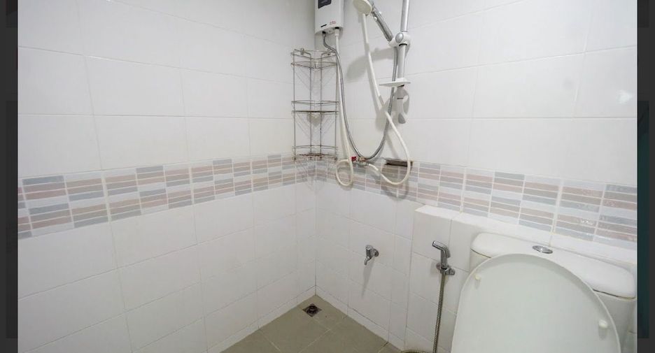 Casa en venta de 3 habitaciones en Sam Phran, Nakhon Pathom