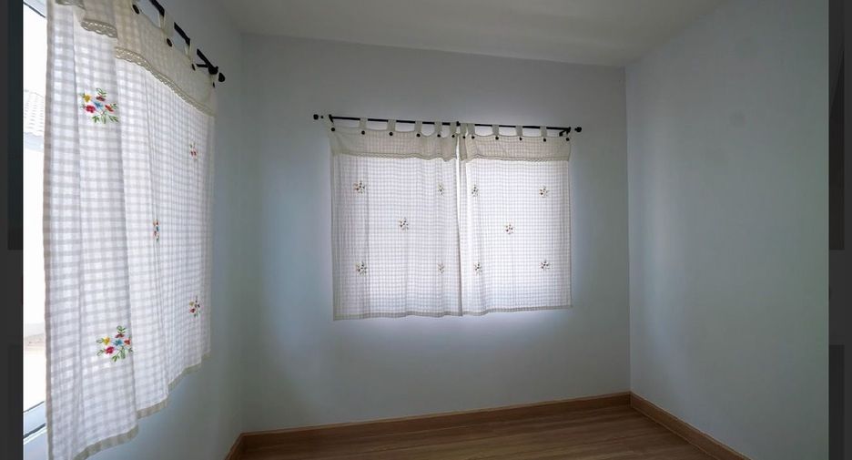 Casa en venta de 3 habitaciones en Sam Phran, Nakhon Pathom