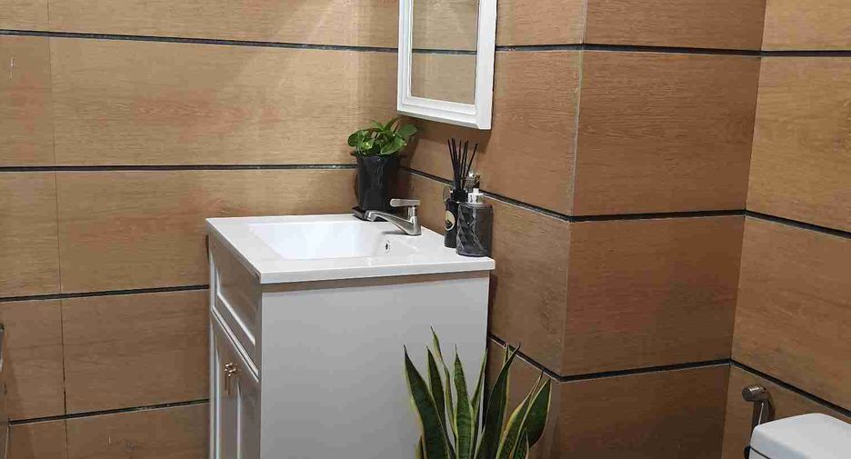 For rent and for sale 1 bed condo in Watthana, Bangkok