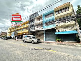 For rent 6 bedrooms retail Space in Lak Si, Bangkok