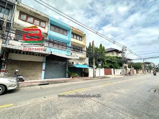For rent 6 bedrooms retail Space in Lak Si, Bangkok
