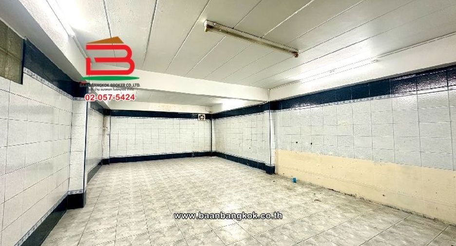 For rent 6 bedrooms retail Space in Lak Si, Bangkok