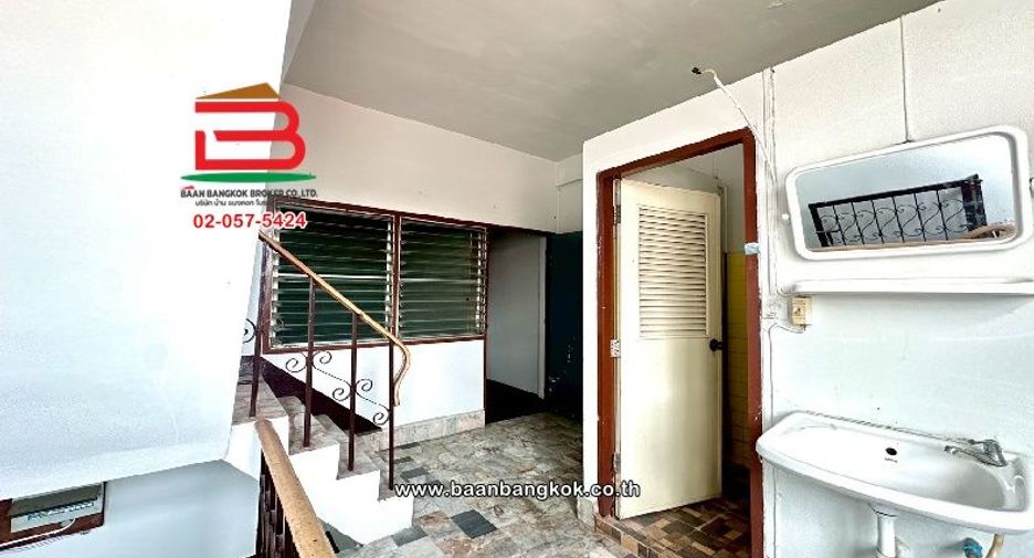For rent 6 bedrooms retail Space in Lak Si, Bangkok