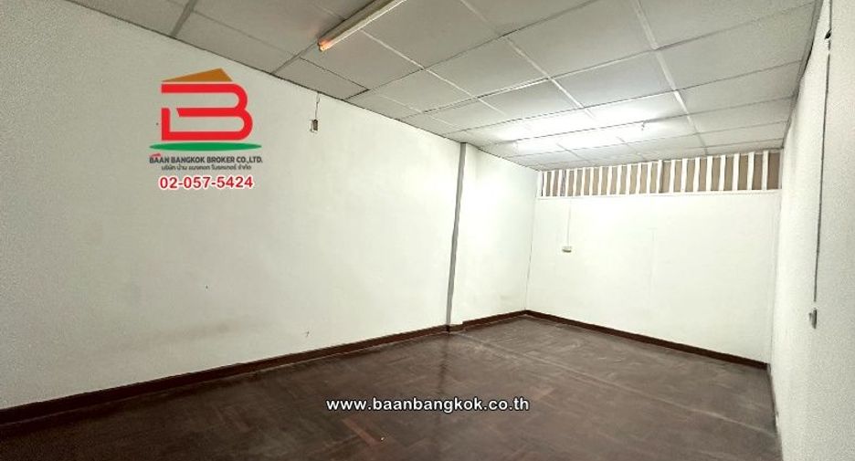 For rent 6 bedrooms retail Space in Lak Si, Bangkok