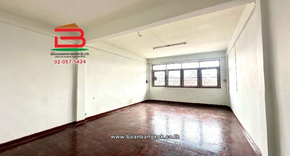 For rent 6 bedrooms retail Space in Lak Si, Bangkok