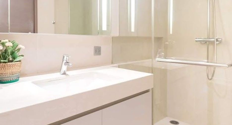 For rent and for sale 1 bed condo in Watthana, Bangkok