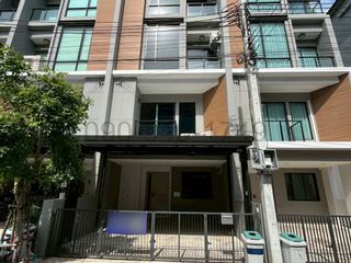 For rent 4 bedrooms townhouse in Bang Khen, Bangkok