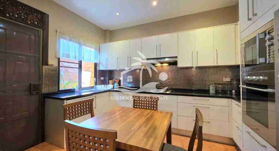 Casa en alquiler de 3 habitaciones en Bang Lamung, Chonburi