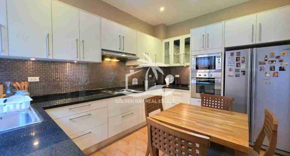 Casa en alquiler de 3 habitaciones en Bang Lamung, Chonburi