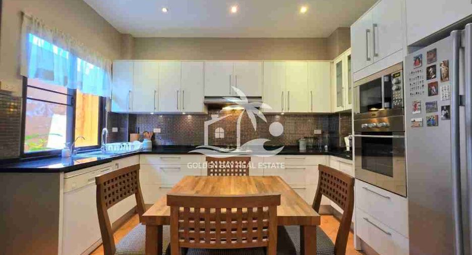 Casa en alquiler de 3 habitaciones en Bang Lamung, Chonburi