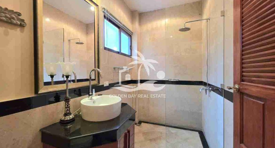 Casa en alquiler de 3 habitaciones en Bang Lamung, Chonburi