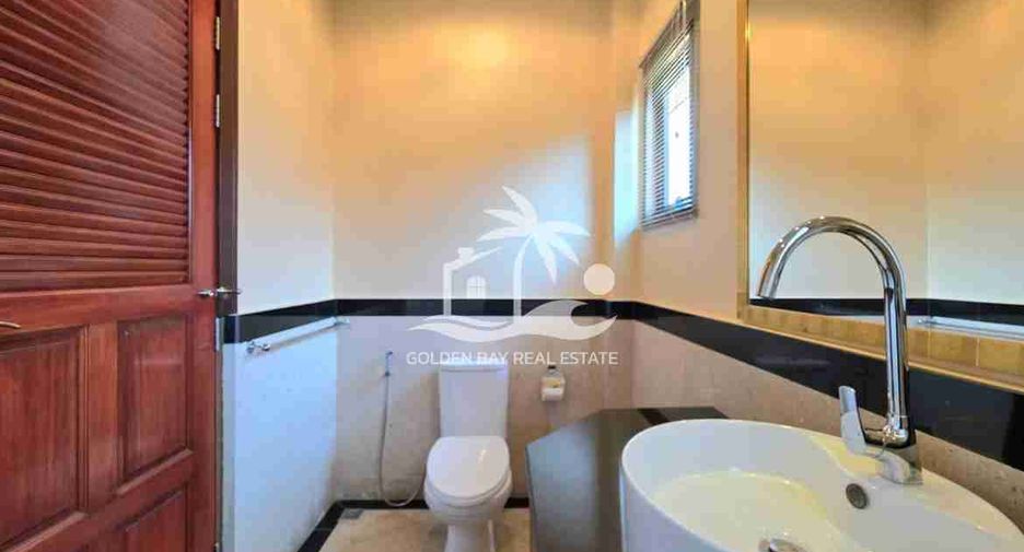 Casa en alquiler de 3 habitaciones en Bang Lamung, Chonburi