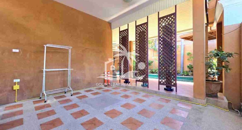 Casa en alquiler de 3 habitaciones en Bang Lamung, Chonburi