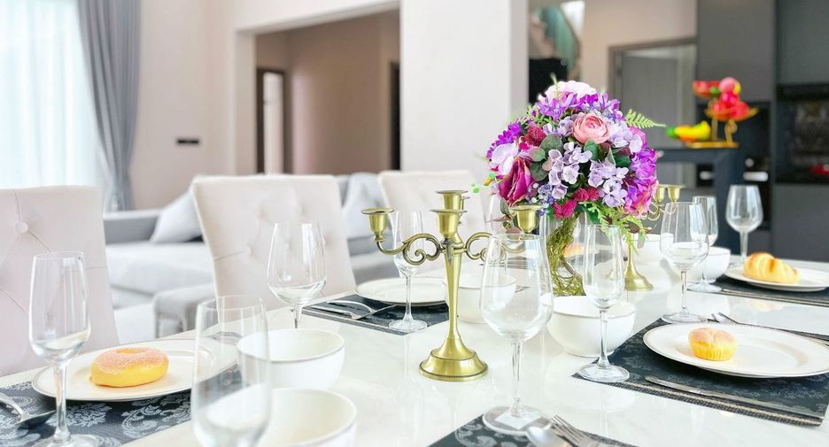 Villa zum Kauf mit 4 Zimmer in Bang Lamung, Chonburi