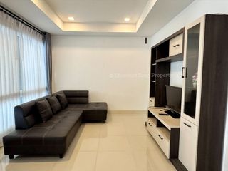 Reihenhaus zur Miete und zum Kauf mit 3 Zimmer in Si Racha, Chonburi