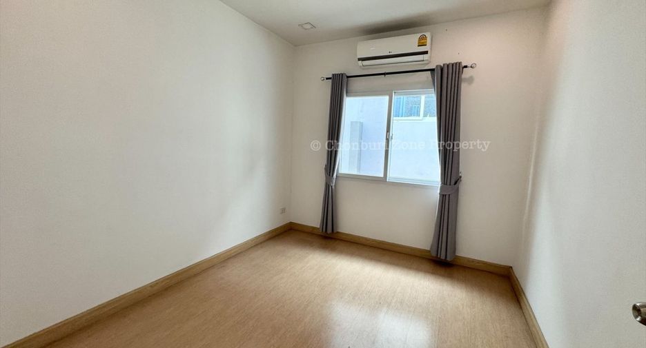 For rent and for sale 3 bedrooms townhouse in Si Racha, Chonburi