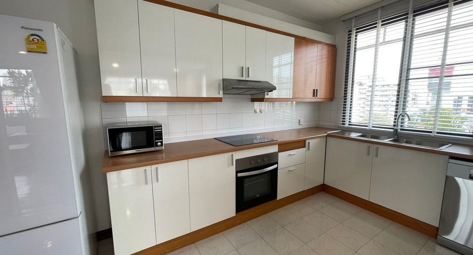 For rent 2 bedrooms apartment in Watthana, Bangkok