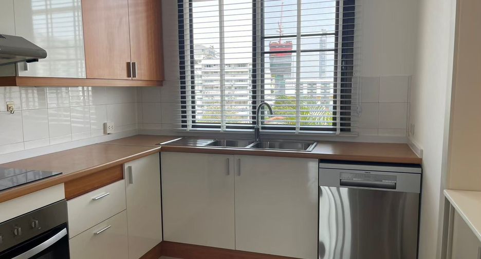 For rent 2 bedrooms apartment in Watthana, Bangkok