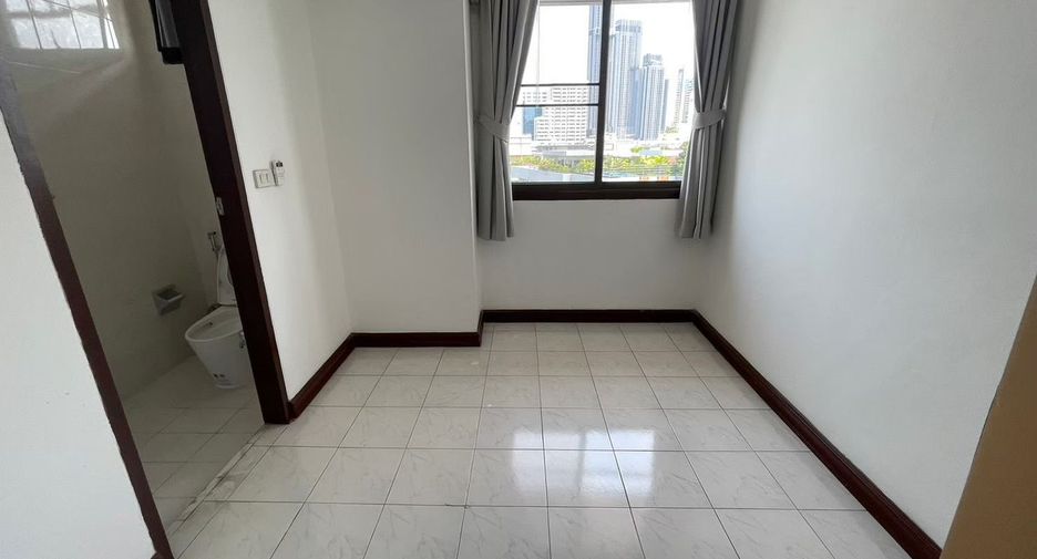 For rent 2 bedrooms apartment in Watthana, Bangkok