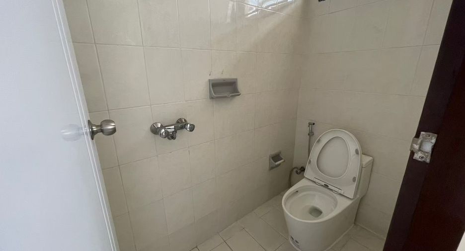 For rent 2 bedrooms apartment in Watthana, Bangkok