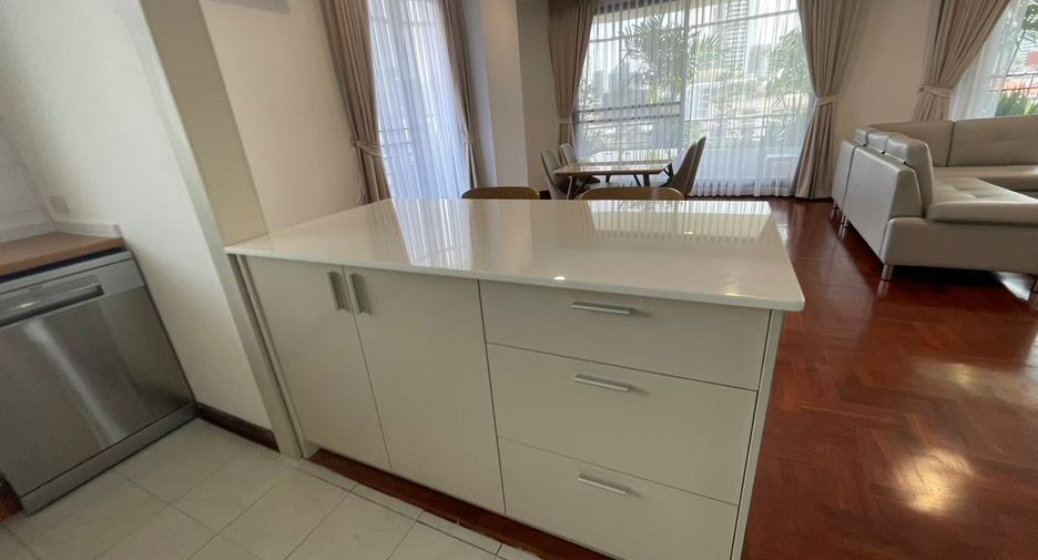 For rent 2 bedrooms apartment in Watthana, Bangkok