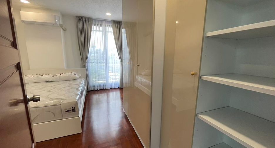 For rent 2 bedrooms apartment in Watthana, Bangkok