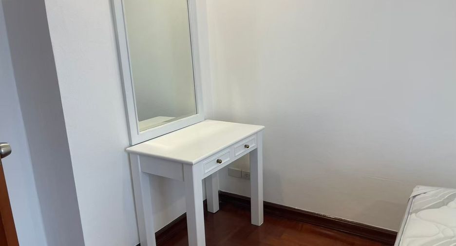 For rent 2 bedrooms apartment in Watthana, Bangkok