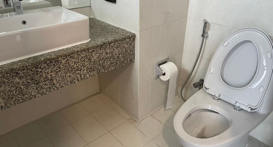 For rent 2 bedrooms apartment in Watthana, Bangkok