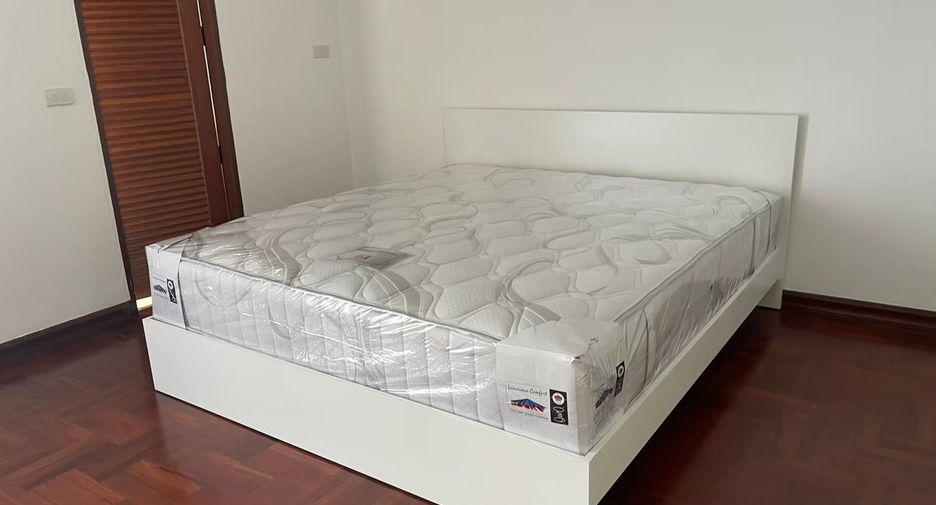 For rent 2 bedrooms apartment in Watthana, Bangkok
