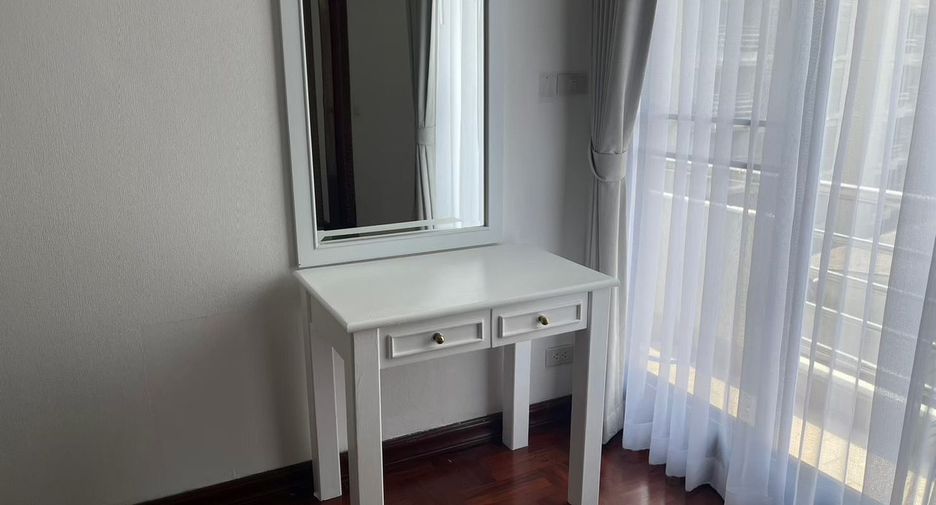 For rent 2 bedrooms apartment in Watthana, Bangkok