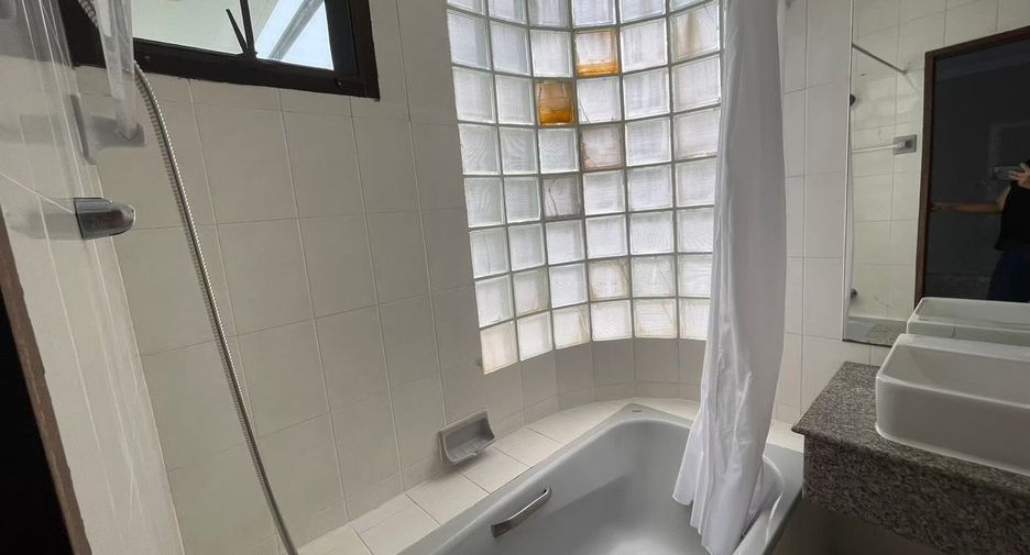 For rent 2 bedrooms apartment in Watthana, Bangkok