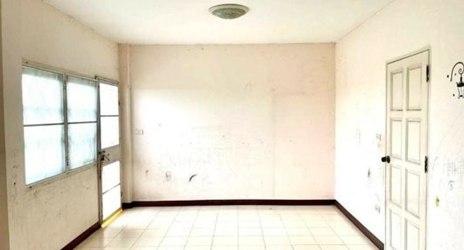 For sale 2 bedrooms townhouse in Lat Krabang, Bangkok