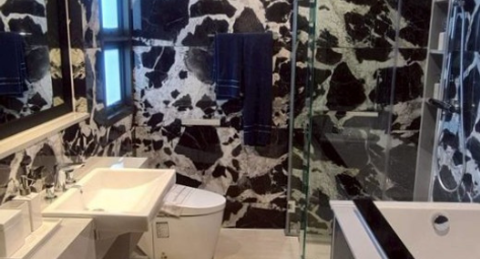 For sale 4 bedrooms house in Lat Krabang, Bangkok