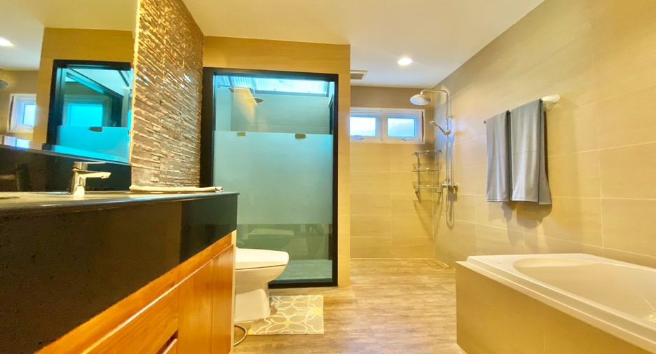 For rent 3 bedrooms villa in Huay Yai, Pattaya