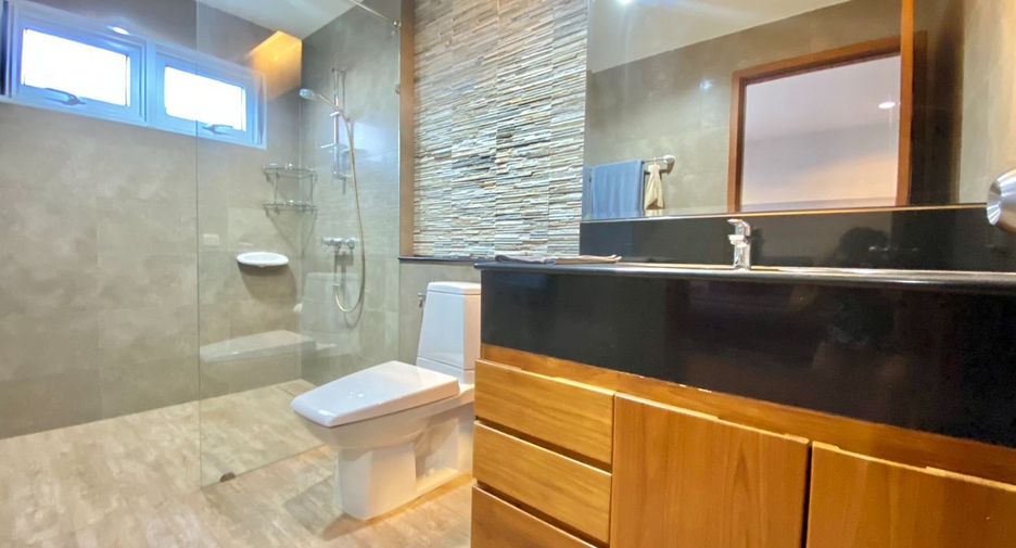 For rent 3 bedrooms villa in Huay Yai, Pattaya