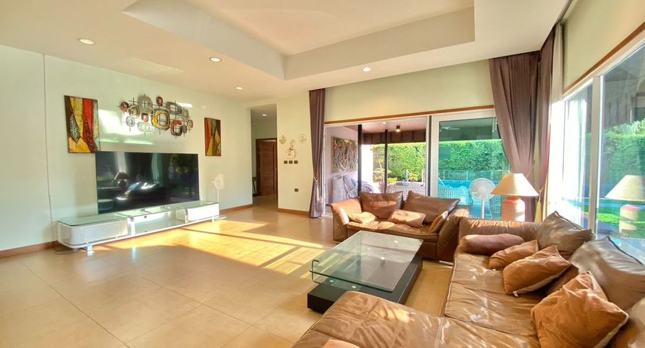 For rent 3 bedrooms villa in Huay Yai, Pattaya