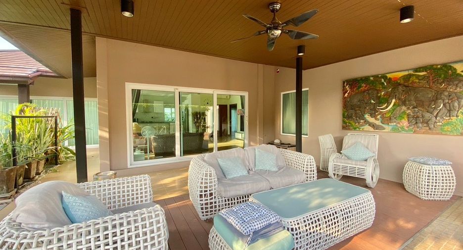 For rent 3 bedrooms villa in Huay Yai, Pattaya