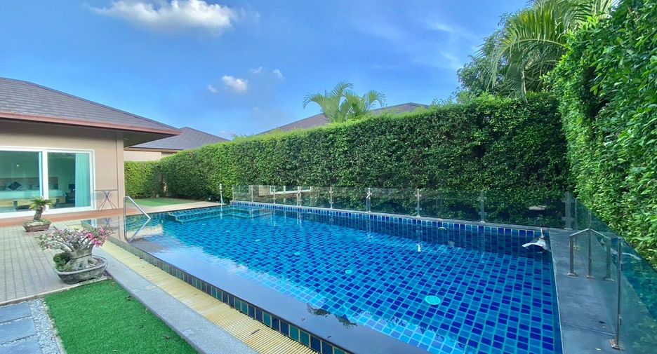 For rent 3 bedrooms villa in Huay Yai, Pattaya