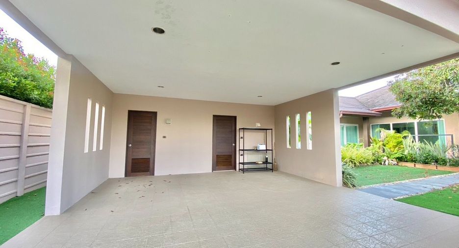 For rent 3 bedrooms villa in Huay Yai, Pattaya