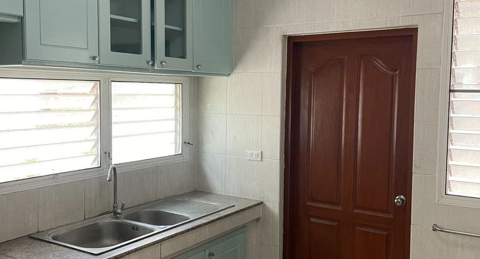 For rent 4 bedrooms house in Prawet, Bangkok