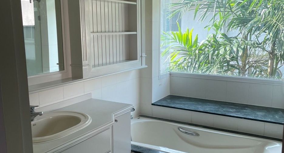 For rent 4 bedrooms house in Prawet, Bangkok