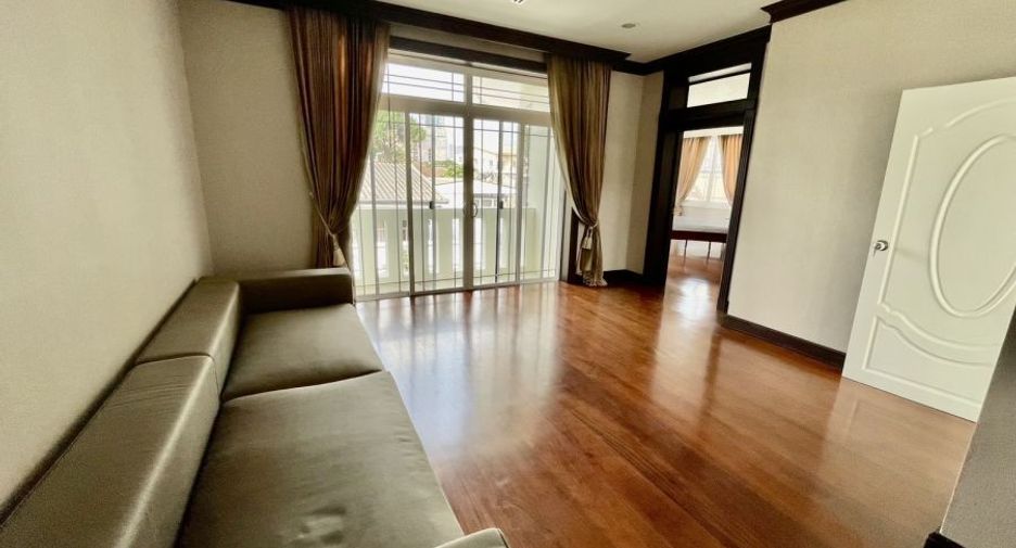For rent 5 bedrooms house in Chatuchak, Bangkok
