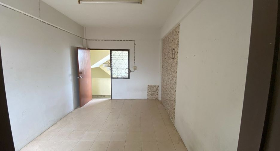 Apartamento con servicios en venta de 35 habitaciones en Bang Kapi, Bangkok