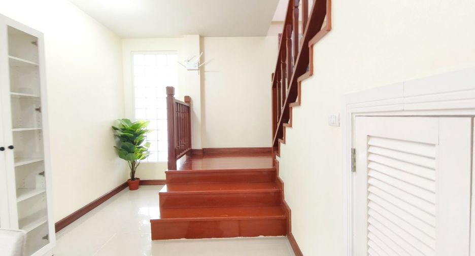 Haus zur Miete mit 4 Zimmer in Mueang Chiang Mai, Chiang Mai