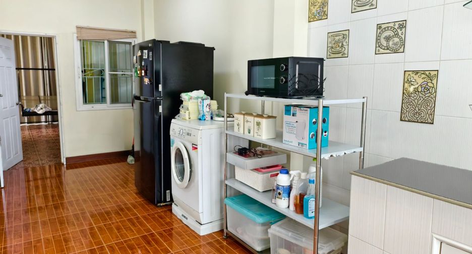 Haus zur Miete mit 4 Zimmer in Mueang Chiang Mai, Chiang Mai