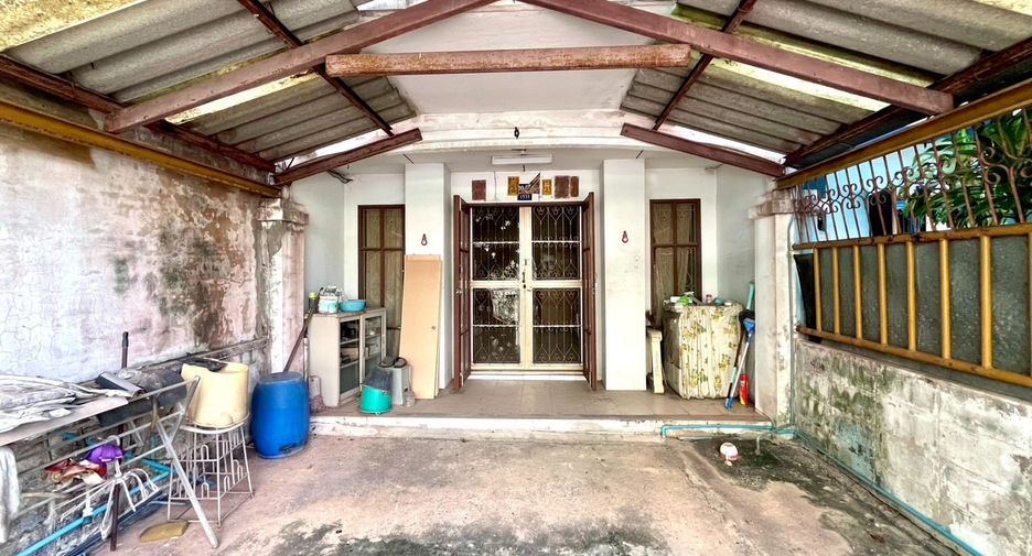 For sale 4 bedrooms townhouse in Bang Phlat, Bangkok